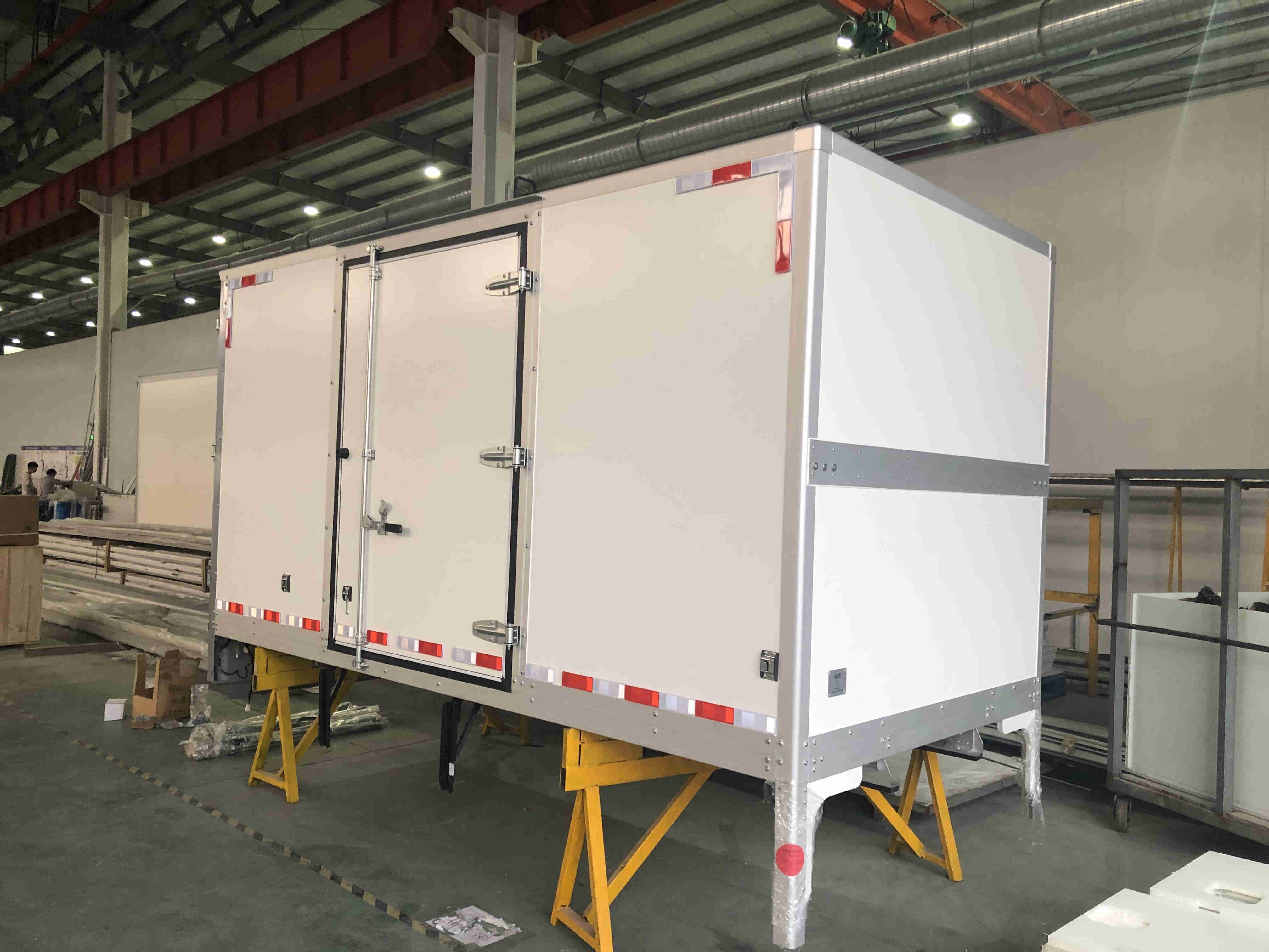 DRY FREIGHT TRUCK BODY 1